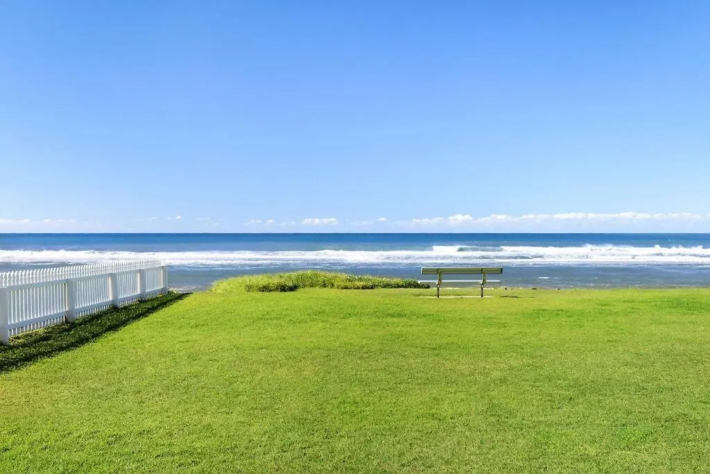 Absolute Beachfront Apartment 11B Lennox Head 0*,